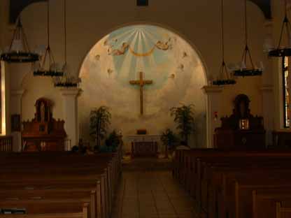 Chruch Inside 5L1.JPG (12210 bytes)