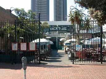 13 Dick's Last Resort 4L1.jpg (27908 bytes)
