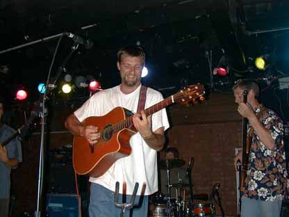 36 Accoustic Guitar 5L1.jpg (23381 bytes)
