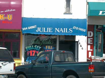 Julie Nails 5L1.JPG (21906 bytes)