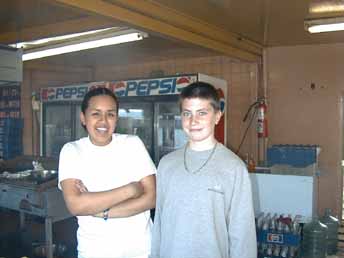 Lee with Mexican Cutie 4L1.JPG (14251 bytes)