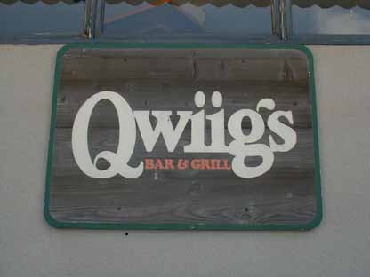 Qwiigs Bar Grill Sign 5 L1.JPG (12427 bytes)