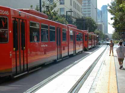 San Diego Trolley Cars 5L1.JPG (25232 bytes)