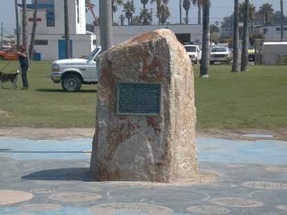 Vets Memorial Stone 5L1.JPG (19420 bytes)