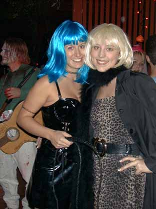 22 Blue and Blond 4L1.jpg (25490 bytes)